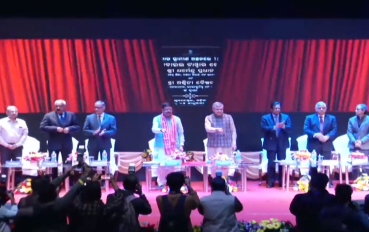 संचार मंत्री अश्विनी वैष्णव ने ओडिशा में हाई-स्पीड 5जी दूरसंचार सेवाओं की शुरुआत की संचार मंत्री अश्विनी वैष्णव ने ओडिशा में हाई-स्पीड 5जी दूरसंचार सेवाओं की शुरुआत की