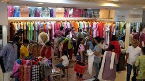 गांधी जयंती पर क्नाट प्लेस में खादी दुकान पर रिकॉर्ड 1.5 करोड़ रुपये की बिक्री गांधी जयंती पर क्नाट प्लेस में खादी दुकान पर रिकॉर्ड 1.5 करोड़ रुपये की बिक्री