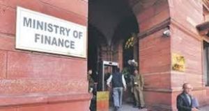  वित्त मंत्रालय ने बैंकों से पहली जनवरी के बाद  इलेक्ट्रोनिक माध्यमों से हुए लेनदेन पर   वसूला गया शुल्क रिफंड करने को कहा