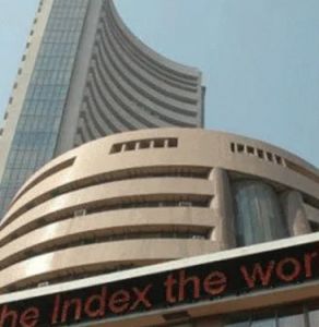  सेंसेक्स और निफ्टी मामूली गिरावट के साथ बंद