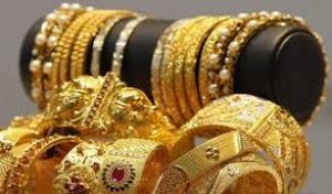 कमजोर वैश्विक रुख के चलते सोना , चांदी की कीमतें कम हुईं