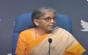 वित्त मंत्री ने किसानों को 65 हजार करोड़ रुपये की उर्वरक सब्सिडी देने का ऐलान किया