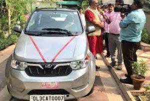   जबरदस्त है केंद्रीय मंत्री गिरिराज सिंह की कार, 140 किमी का देती है माइलेज