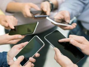 भारत में 2020 में 45 प्रतिशत मोबाइल फोन ऑनलाइन माध्यमों से बिके: रिपोर्ट