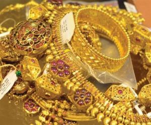 सोना 46 रुपये टूटा, चांदी 103 रुपये कमजोर