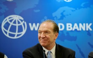  विश्व बैंक ने आगाह किया- वैश्विक अर्थव्यवस्था खतरनाक रूप से मंदी के निकट