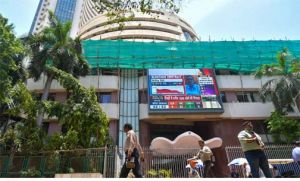 शेयर बाजार में गिरावट, सेंसेक्स 548 अंक टूटा और निफ्टी 22,363 पर बंद