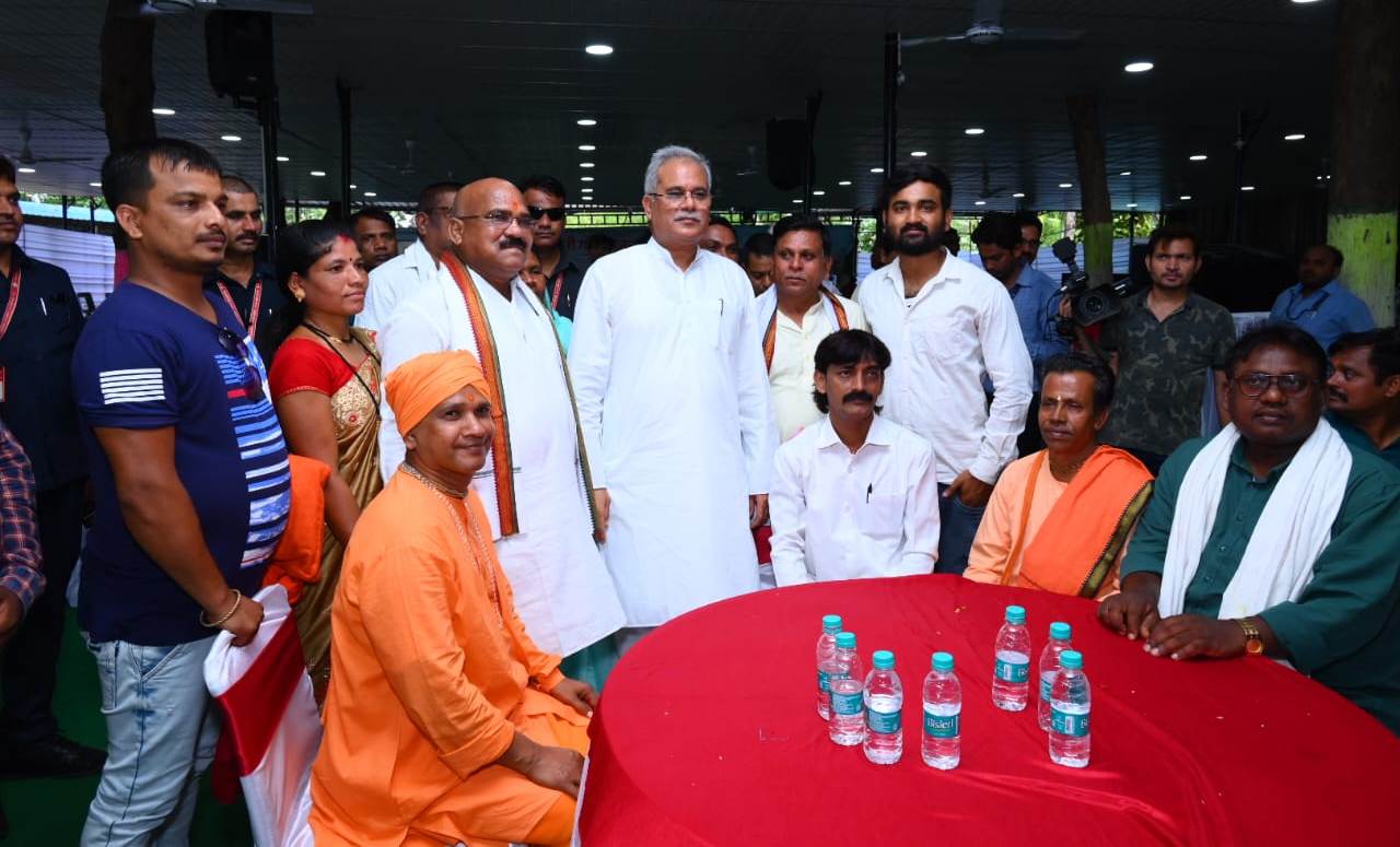 मुख्यमंत्री की आत्मीय मेजबानी से अभिभूत हुए बस्तर संभाग के मेहमान मुख्यमंत्री की आत्मीय मेजबानी से अभिभूत हुए बस्तर संभाग के मेहमान