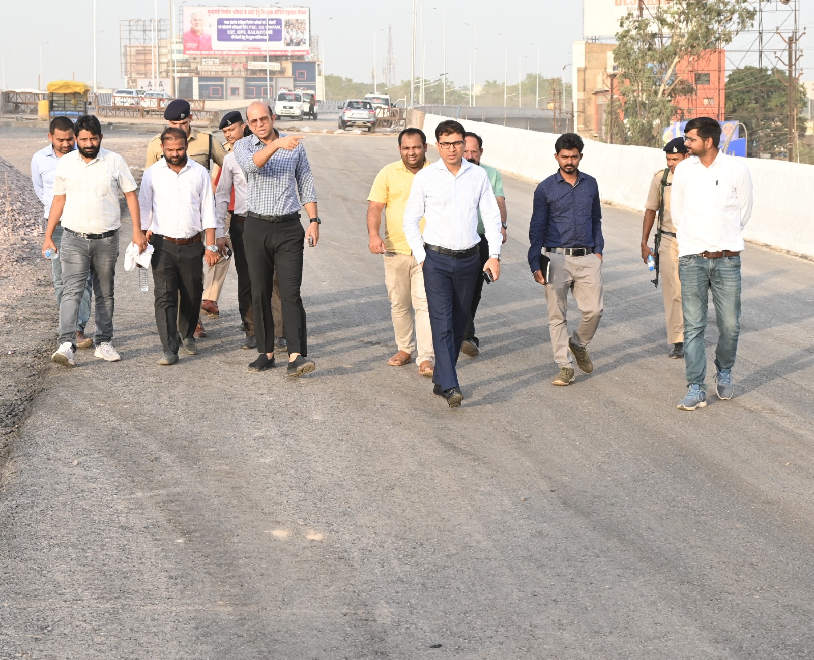 कलेक्टर और एसएसपी ने निर्माणाधीन फ्लाईओवर का किया निरीक्षण कलेक्टर और एसएसपी ने निर्माणाधीन फ्लाईओवर का किया निरीक्षण