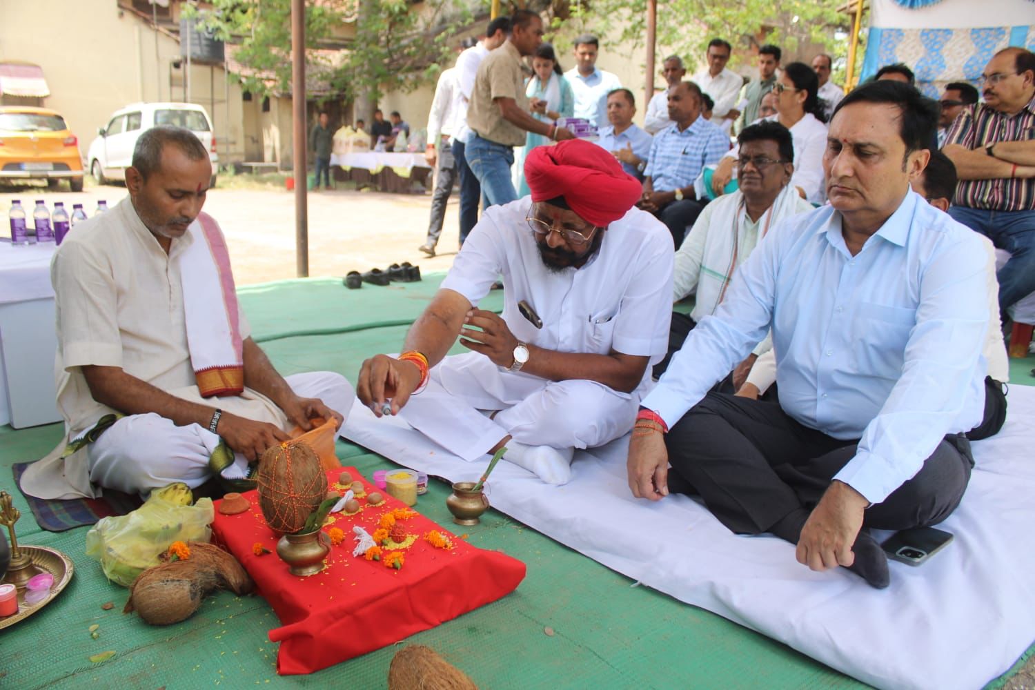 विधायक श्री जुनेजा एवं कमिश्नर श्री अलंग ने किया नवीन संभागायुक्त कार्यालय का भूमिपूजन विधायक श्री जुनेजा एवं कमिश्नर श्री अलंग ने किया नवीन संभागायुक्त कार्यालय का भूमिपूजन
