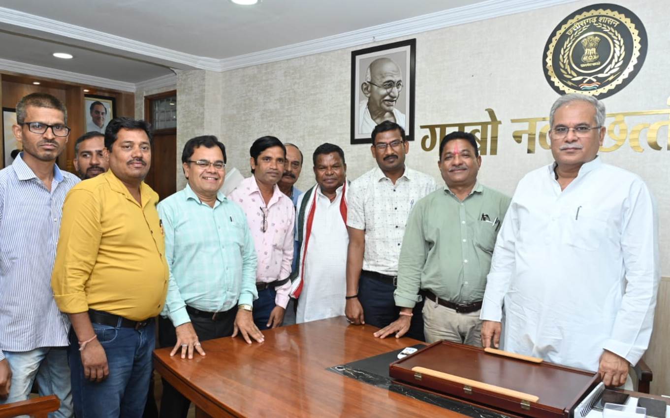 मुख्यमंत्री श्री बघेल से बस्तर जिला पत्रकार संघ के प्रतिनिधिमंडल ने की सौजन्य मुलाकात मुख्यमंत्री श्री बघेल से बस्तर जिला पत्रकार संघ के प्रतिनिधिमंडल ने की सौजन्य मुलाकात