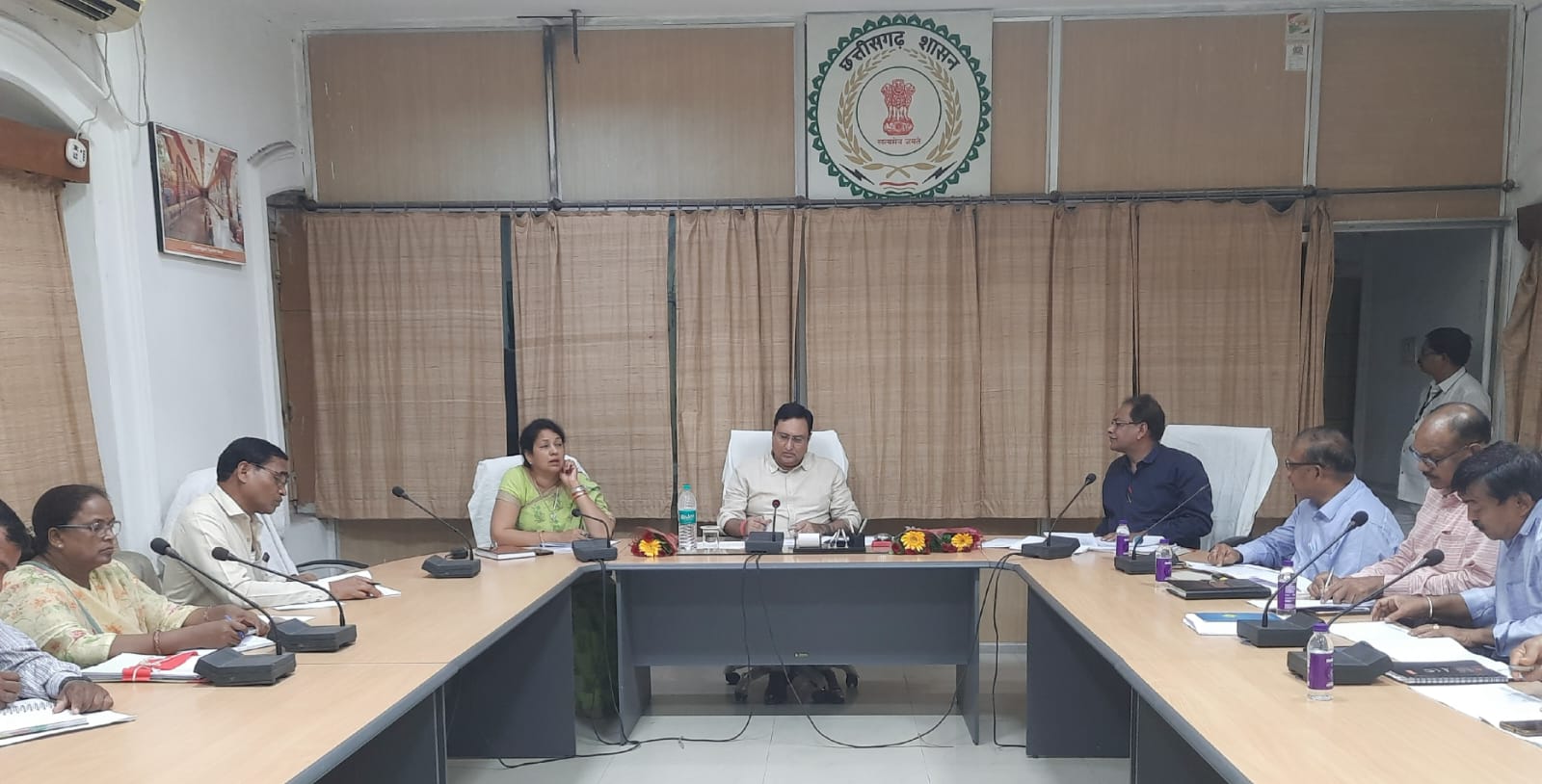 संभाग आयुक्त डॉ. संजय अलंग ने की जल जीवन मिशन के कार्यों की समीक्षा संभाग आयुक्त डॉ. संजय अलंग ने की जल जीवन मिशन के कार्यों की समीक्षा