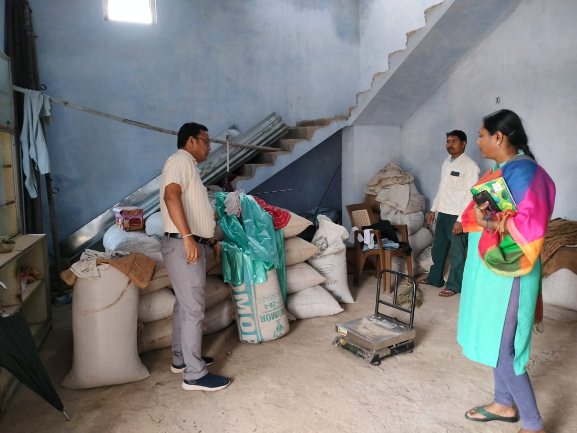 गुरूर विकासखण्ड के किराना स्टोर्स से सार्वजनिक वितरण प्रणाली के अंतर्गत आंबटित चावल जप्त गुरूर विकासखण्ड के किराना स्टोर्स से सार्वजनिक वितरण प्रणाली के अंतर्गत आंबटित चावल जप्त