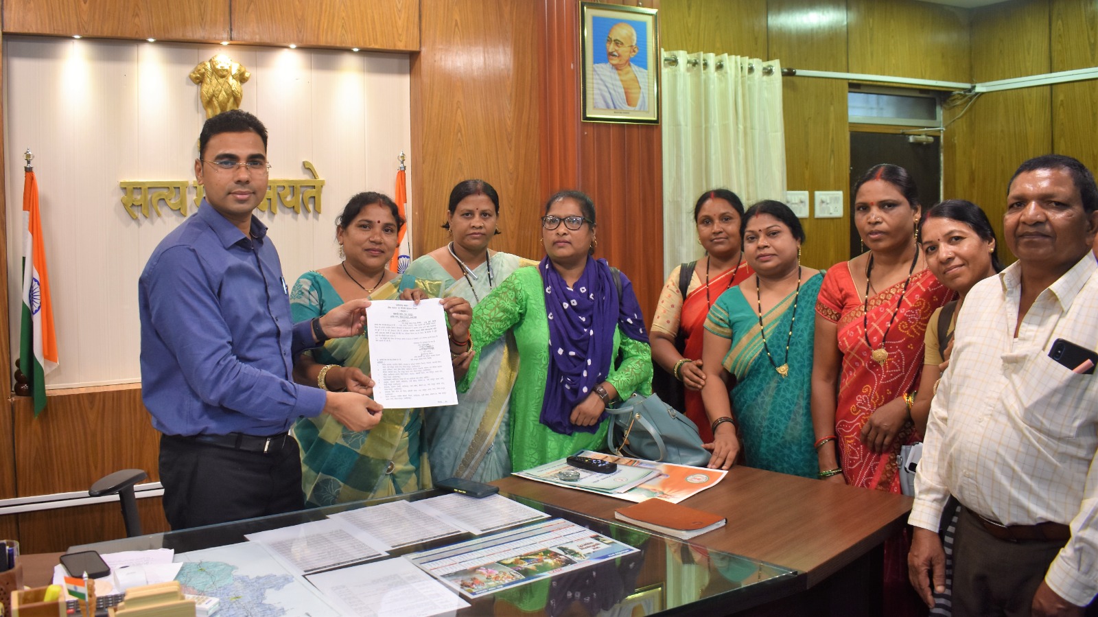 राज्य शासन द्वारा मितानिनों को प्रतिमाह 2200 रुपए मानदेय में वृद्धि देने की दी स्वीकृति राज्य शासन द्वारा मितानिनों को प्रतिमाह 2200 रुपए मानदेय में वृद्धि देने की दी स्वीकृति