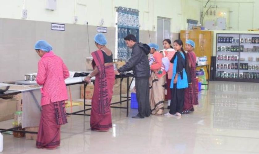 जशपुर सी-मार्ट में 2 करोड़ 40 लाख रूपए से अधिक की हुई बिक्री जशपुर सी-मार्ट में 2 करोड़ 40 लाख रूपए से अधिक की हुई बिक्री