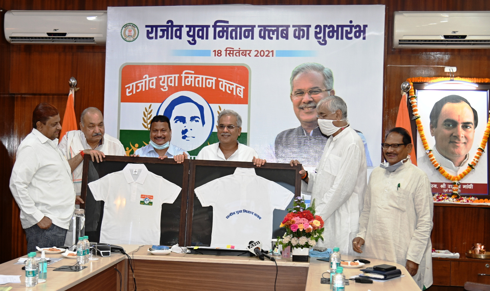 सरकारी योजनाओं को आमजन तक पहुंचाने में सक्रिय भूमिका निभा रहे हैं राजीव युवा मितान सरकारी योजनाओं को आमजन तक पहुंचाने में सक्रिय भूमिका निभा रहे हैं राजीव युवा मितान