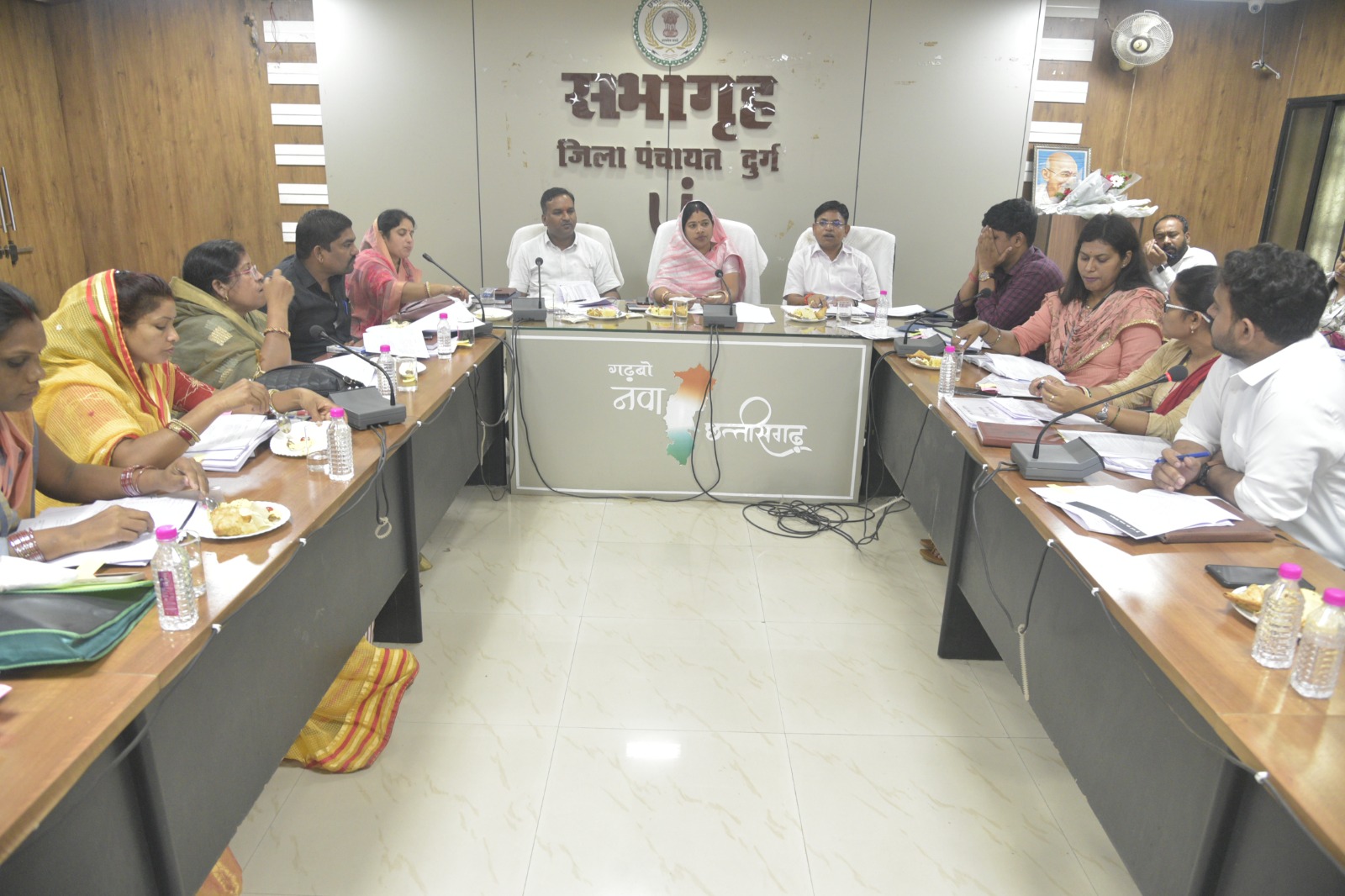 जिला पंचायत सामान्य सभा की बैठक में कई मुद्दो पर हुई चर्चा जिला पंचायत सामान्य सभा की बैठक में कई मुद्दो पर हुई चर्चा