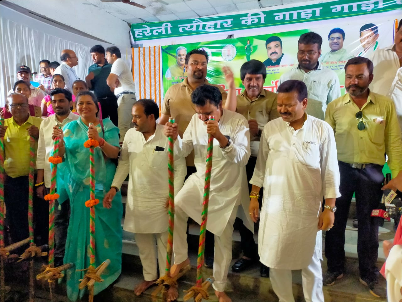 लोक पर्व हरेली के अवसर पर हुआ छत्तीसगढ़िया ओलंपिक का आगाज लोक पर्व हरेली के अवसर पर हुआ छत्तीसगढ़िया ओलंपिक का आगाज