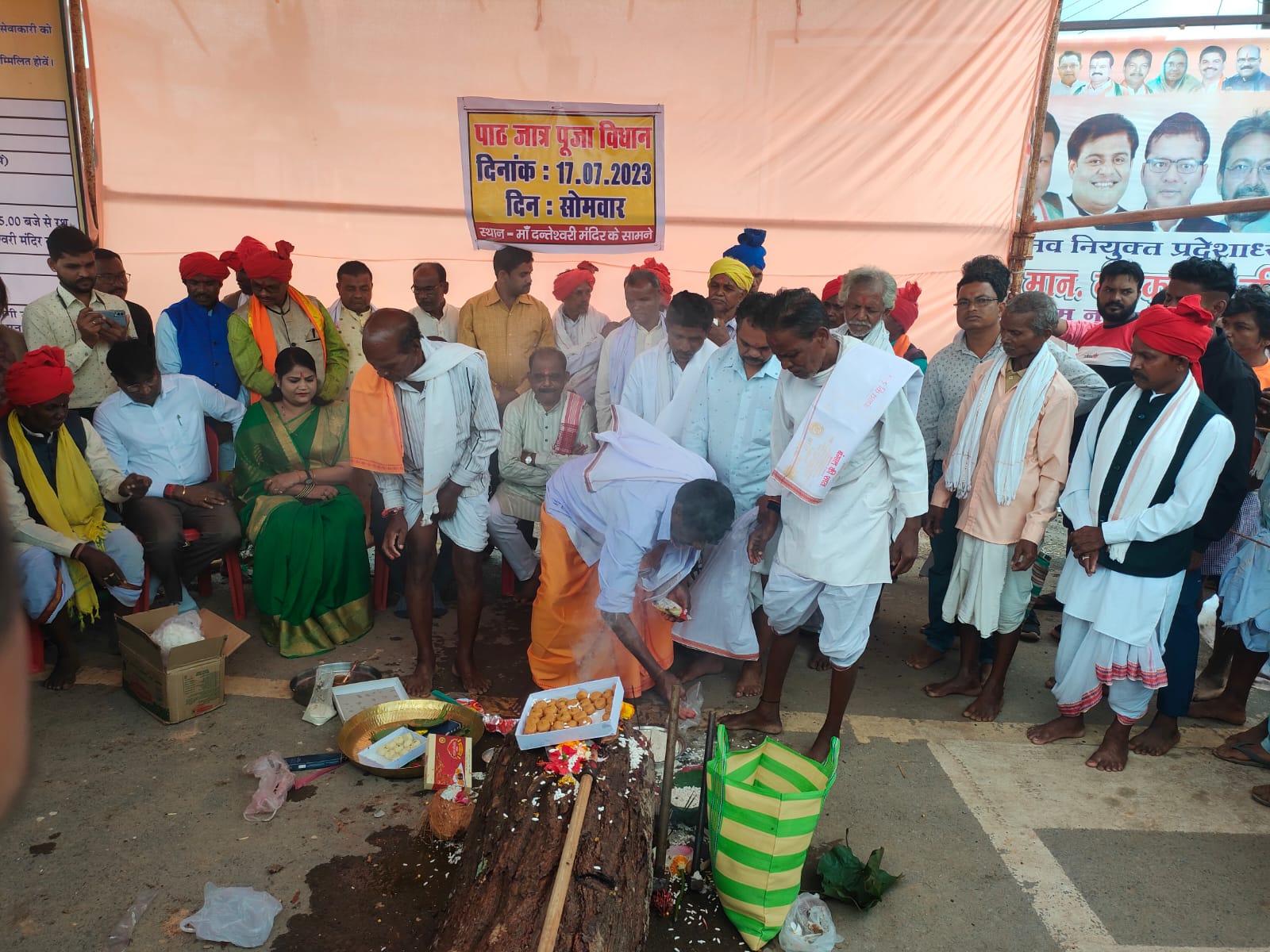 पाटजात्रा विधान के साथ बस्तर दशहरे की शुरूआत पाटजात्रा विधान के साथ बस्तर दशहरे की शुरूआत