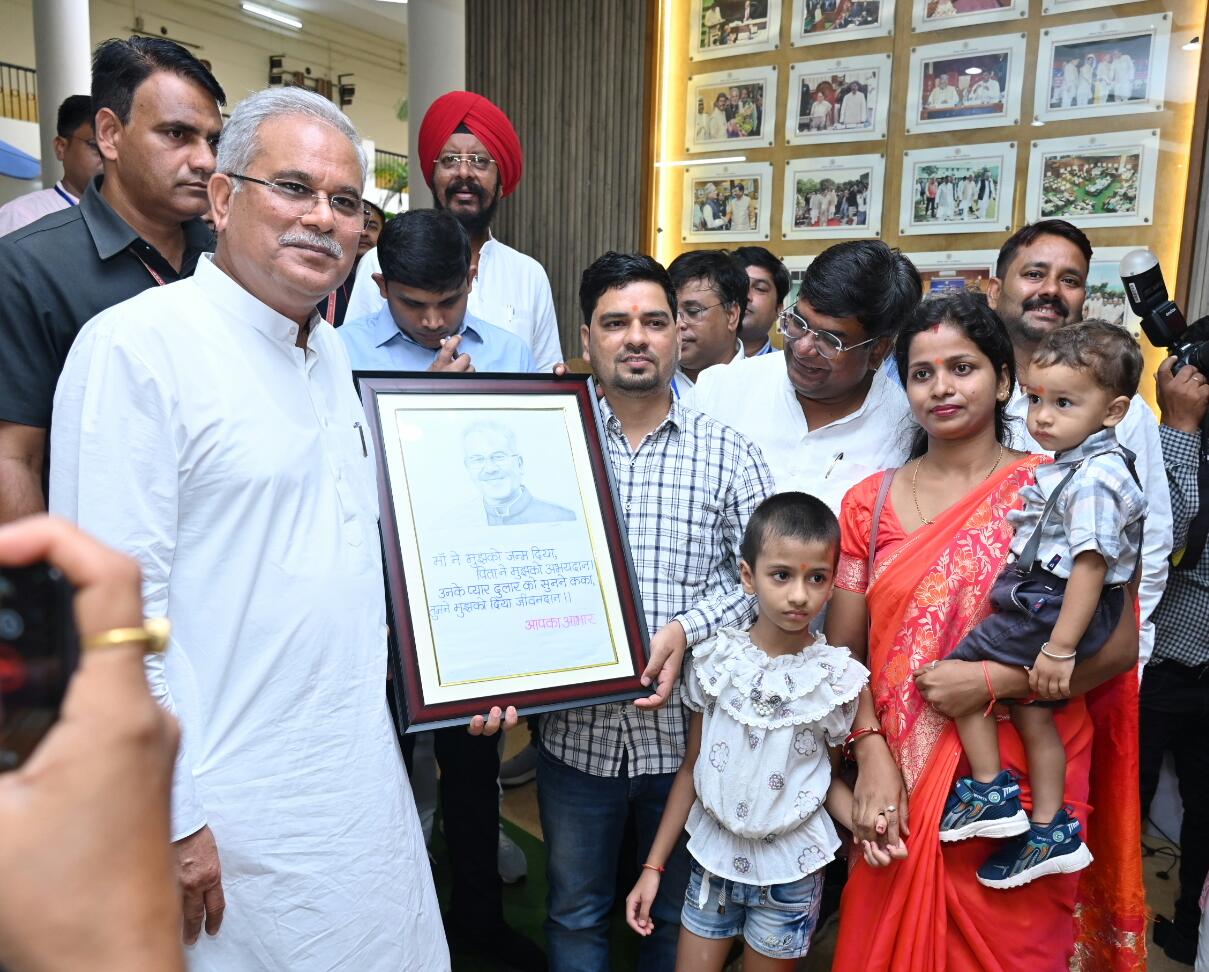 8 साल बाद वर्षा ने सुनी माँ की आवाज, ‘कका‘ कहकर मुख्यमंत्री को दिया धन्यवाद 8 साल बाद वर्षा ने सुनी माँ की आवाज, ‘कका‘ कहकर मुख्यमंत्री को दिया धन्यवाद