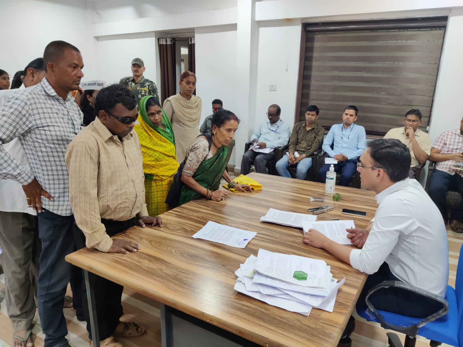 जनकपुर के ग्रामीणों ने की स्कूल मरम्मत और आंगनबाड़ी भवन की मांग जनकपुर के ग्रामीणों ने की स्कूल मरम्मत और आंगनबाड़ी भवन की मांग