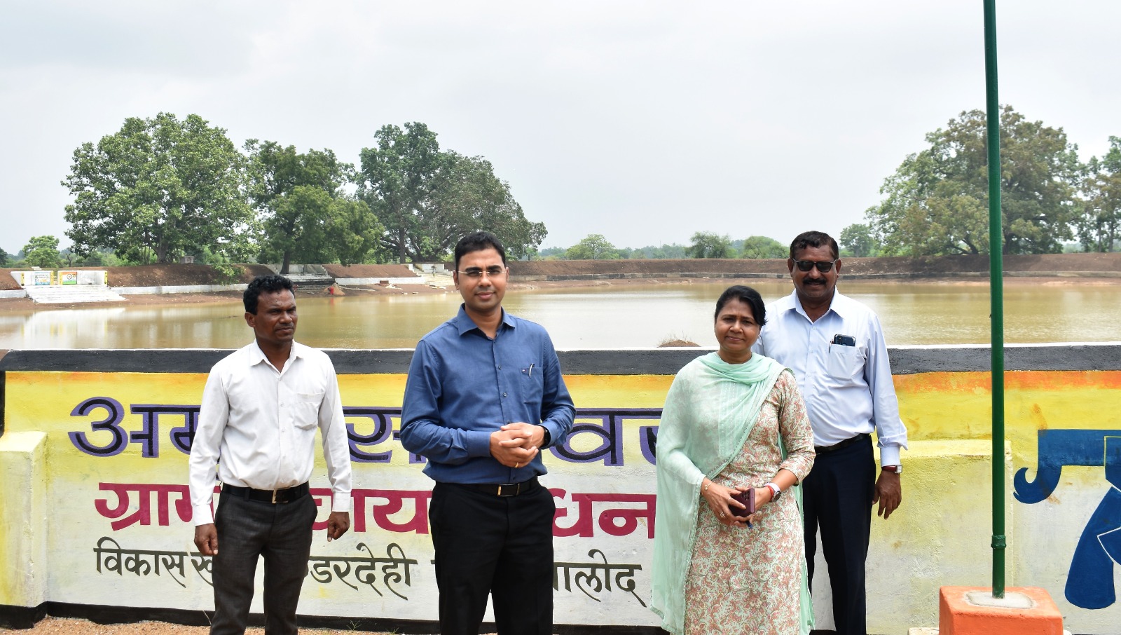 कलेक्टर ने किया धनगांव में अमृत सरोवर कार्य का निरीक्षण कलेक्टर ने किया धनगांव में अमृत सरोवर कार्य का निरीक्षण