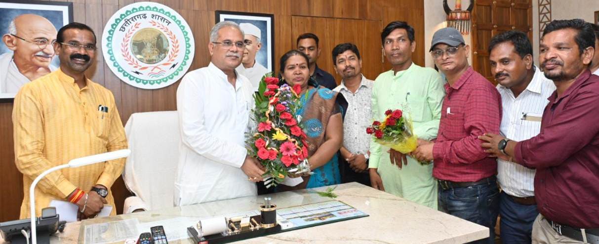 मुख्यमंत्री से पशुधन विकास विभाग के चतुर्थ श्रेणी कर्मचारी संघ ने की सौजन्य मुलाकात मुख्यमंत्री से पशुधन विकास विभाग के चतुर्थ श्रेणी कर्मचारी संघ ने की सौजन्य मुलाकात