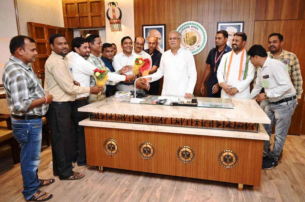 मुख्यमंत्री श्री बघेल का प्रदेश पंचायत सचिव संघ छत्तीसगढ़ ने जताया आभार मुख्यमंत्री श्री बघेल का प्रदेश पंचायत सचिव संघ छत्तीसगढ़ ने जताया आभार