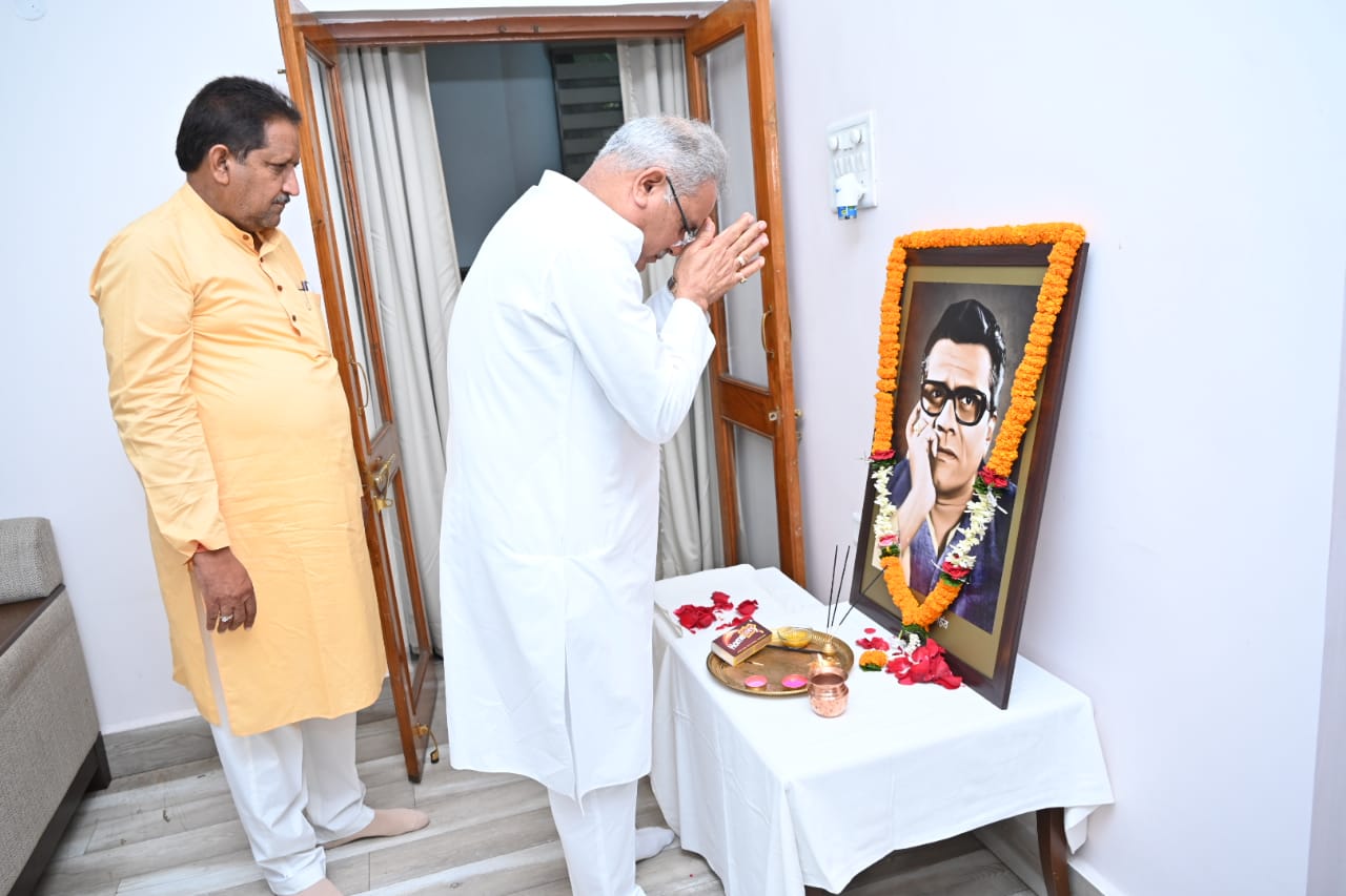 मुख्यमंत्री ने बिसाहू दास महंत की पुण्यतिथि पर उन्हें अर्पित किए श्रद्धासुमन मुख्यमंत्री ने बिसाहू दास महंत की पुण्यतिथि पर उन्हें अर्पित किए श्रद्धासुमन