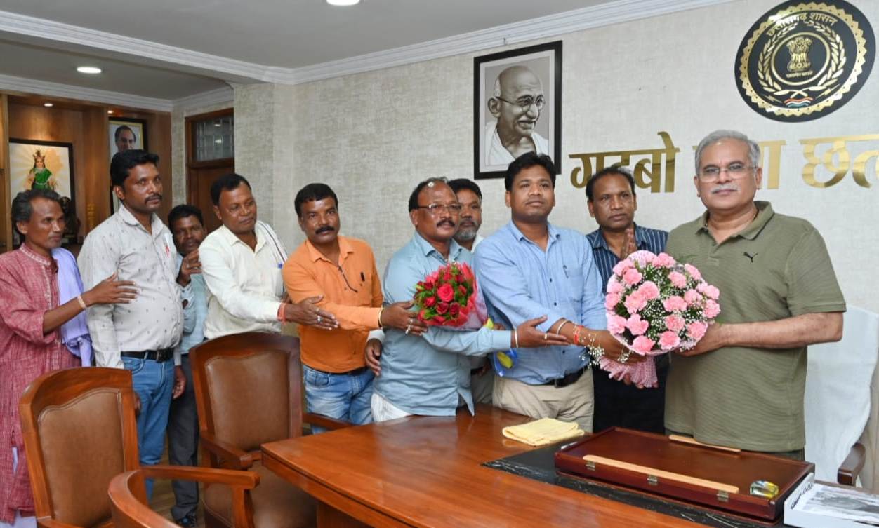 मुख्यमंत्री से उरांव, भुंजिया आदि समाज के प्रतिनिधियों ने की मुलाकात मुख्यमंत्री से उरांव, भुंजिया आदि समाज के प्रतिनिधियों ने की मुलाकात