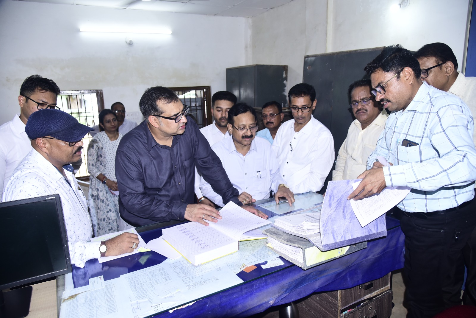 संभागायुक्त भीमसिंह ने जिला कार्यालय सहित एसडीएम, तहसील कार्यालय का किया निरीक्षण संभागायुक्त भीमसिंह ने जिला कार्यालय सहित एसडीएम, तहसील कार्यालय का किया निरीक्षण