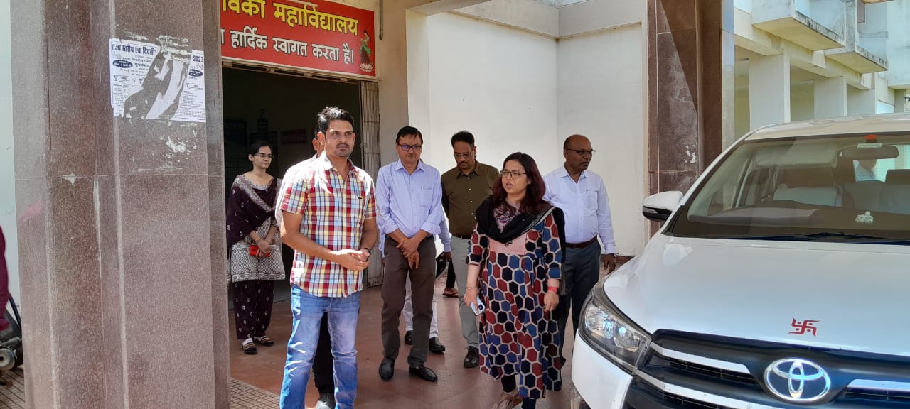 सचिव श्रीमती आबिदी ने किया लाईवलीहुड कॉलेज का निरीक्षण सचिव श्रीमती आबिदी ने किया लाईवलीहुड कॉलेज का निरीक्षण