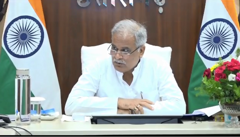 मुख्यमंत्री ने सभी रेंज के नए पुलिस महा निरीक्षको और उप महानिक्षकों की ली बैठक मुख्यमंत्री ने सभी रेंज के नए पुलिस महा निरीक्षको और उप महानिक्षकों की ली बैठक