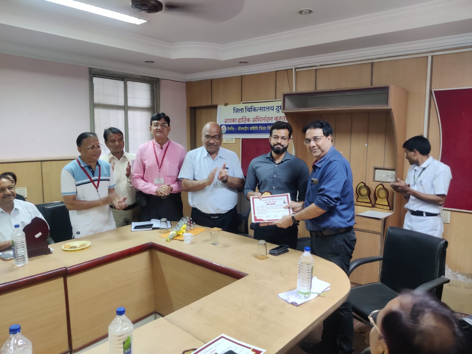 उत्कृष्ट सेवाओं के लिए चिकित्सक हुए सम्मानित उत्कृष्ट सेवाओं के लिए चिकित्सक हुए सम्मानित