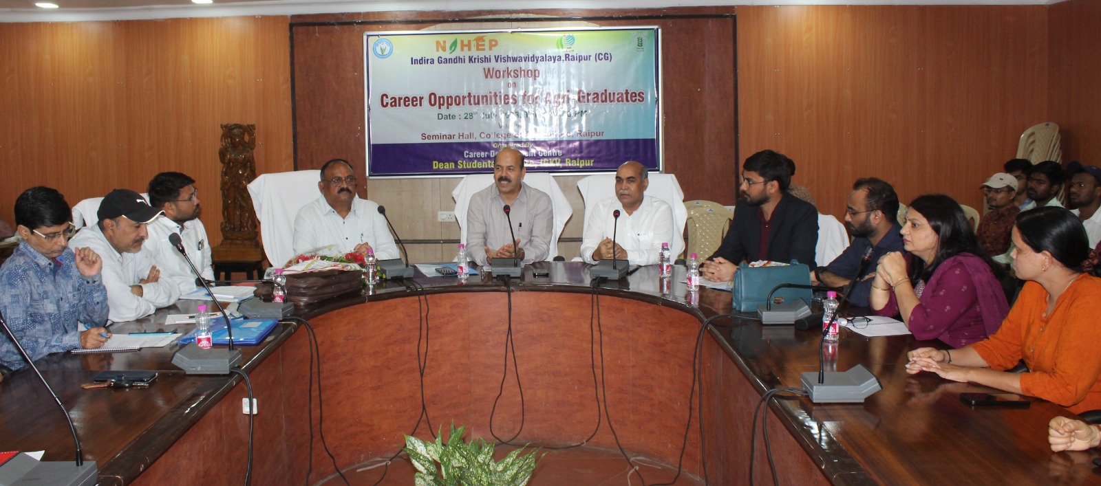 कृषि छात्रों के लिए बढ़ रही है रोजगार की संभावनाएं : डॉ. चंदेल कृषि छात्रों के लिए बढ़ रही है रोजगार की संभावनाएं : डॉ. चंदेल