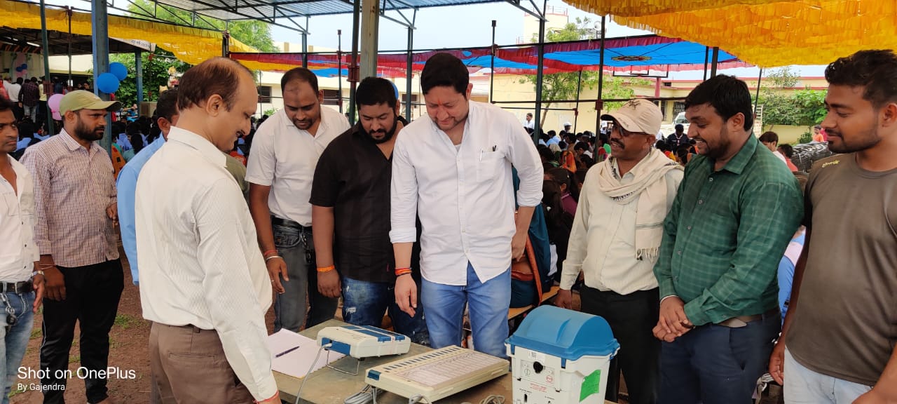 ईव्हीएम, वीवीपीएटी के जानकारी एवं मॉक पोल का प्रदर्शन ईव्हीएम, वीवीपीएटी के जानकारी एवं मॉक पोल का प्रदर्शन