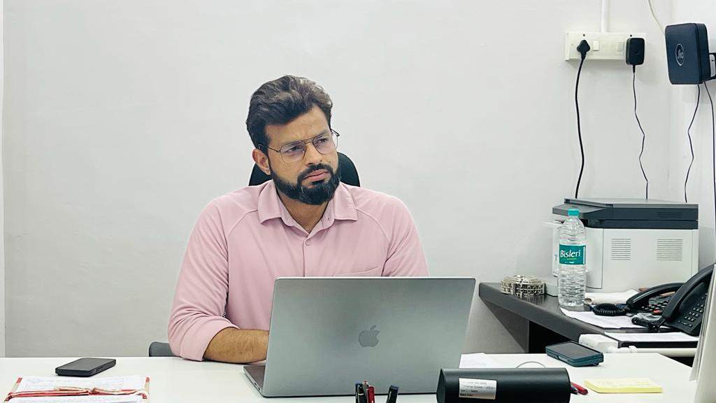 कलेक्टर ने "जल मितान - कौशल विकास कार्यक्रम की समीक्षा की कलेक्टर ने "जल मितान - कौशल विकास कार्यक्रम की समीक्षा की