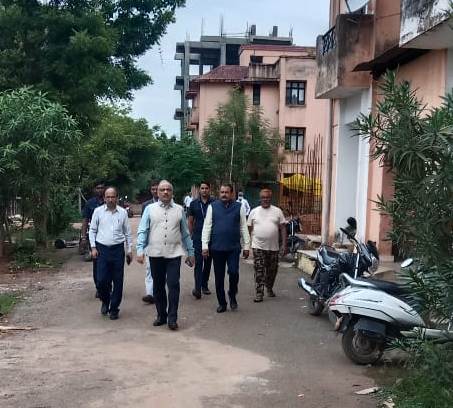 मुख्य न्यायाधीश श्री सिन्हा ने किया उच्च न्यायालय के आवासीय परिसर का औचक निरीक्षण मुख्य न्यायाधीश श्री सिन्हा ने किया उच्च न्यायालय के आवासीय परिसर का औचक निरीक्षण