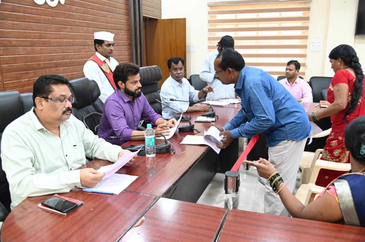 जनदर्शन में आवेदन पर हुई त्वरित कार्यवाही, उरला निवासी दिव्यांग को मिली व्हीलचेयर जनदर्शन में आवेदन पर हुई त्वरित कार्यवाही, उरला निवासी दिव्यांग को मिली व्हीलचेयर