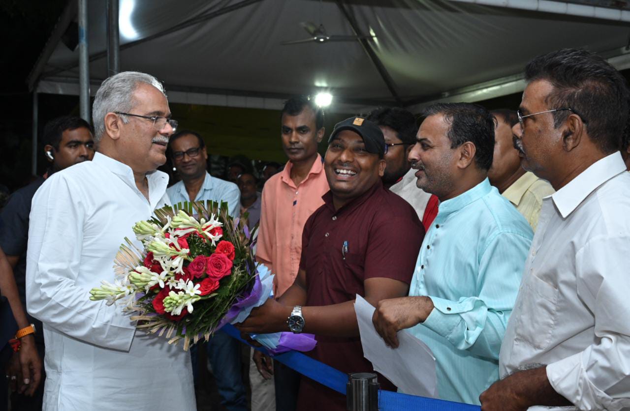 मुख्यमंत्री से छत्तीसगढ़ नाचा संघ के सदस्यों ने की सौजन्य मुलाकात मुख्यमंत्री से छत्तीसगढ़ नाचा संघ के सदस्यों ने की सौजन्य मुलाकात