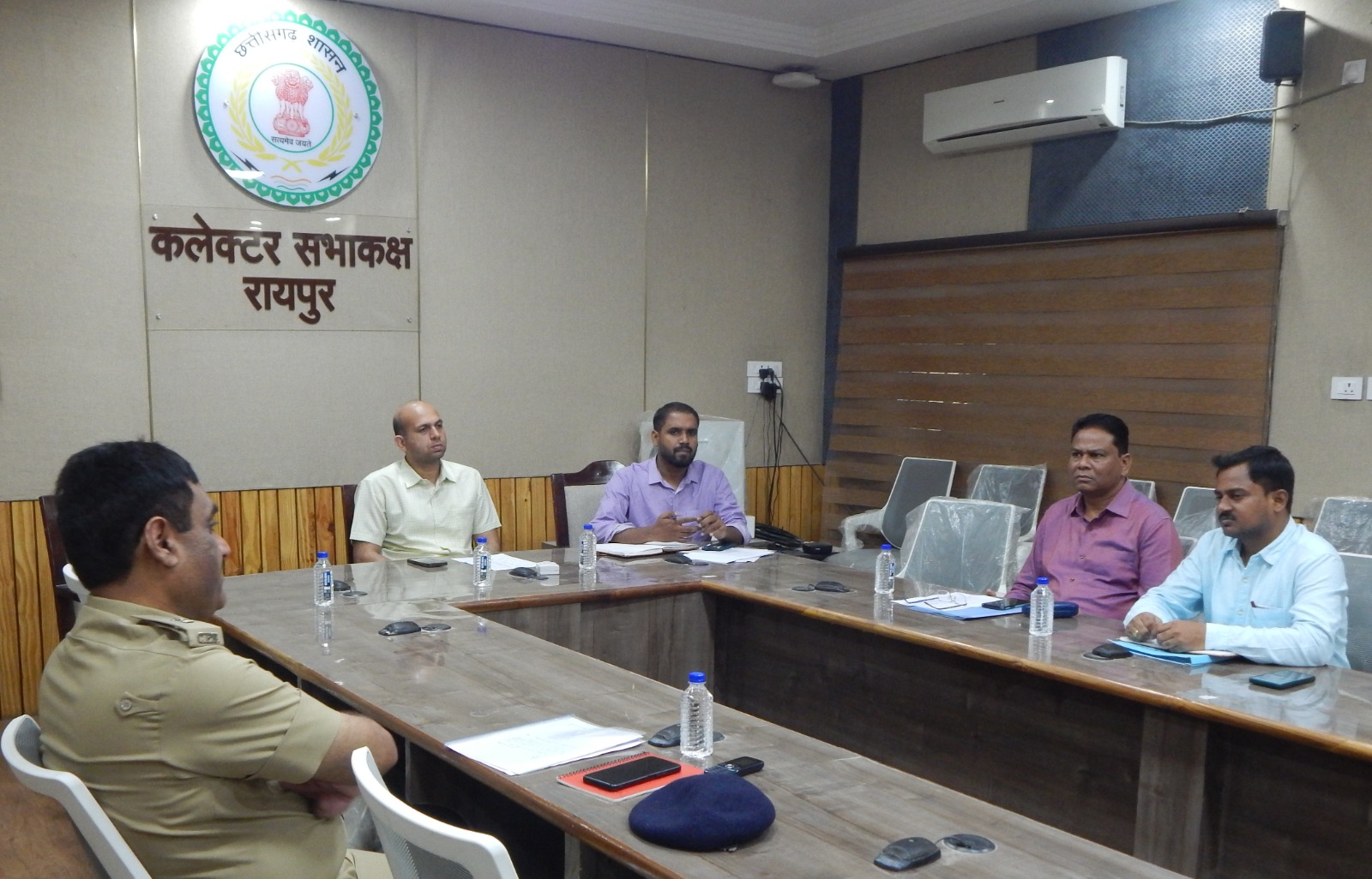 पशुओं के सड़क पर विचरण करते पाए जाने पर पशुपालकों से वसूला जाएगा एक हजार रुपये जुर्माना, पशुओं के सड़क पर विचरण करते पाए जाने पर पशुपालकों से वसूला जाएगा एक हजार रुपये जुर्माना,