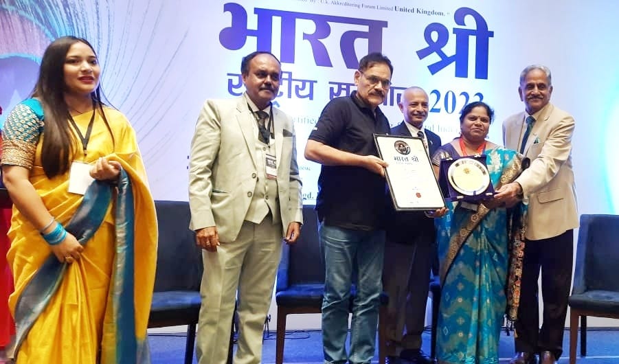 समाजसेविका पोलम्मा भारतश्री से सम्मानित समाजसेविका पोलम्मा भारतश्री से सम्मानित