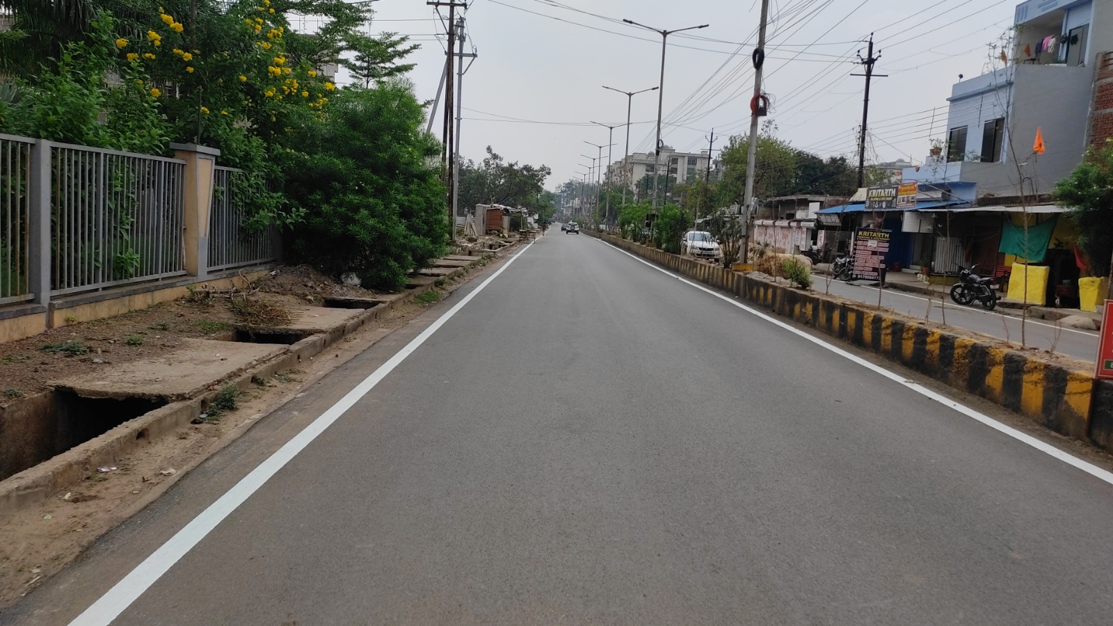 निगम की सड़के हो रही है सुगम निगम की सड़के हो रही है सुगम