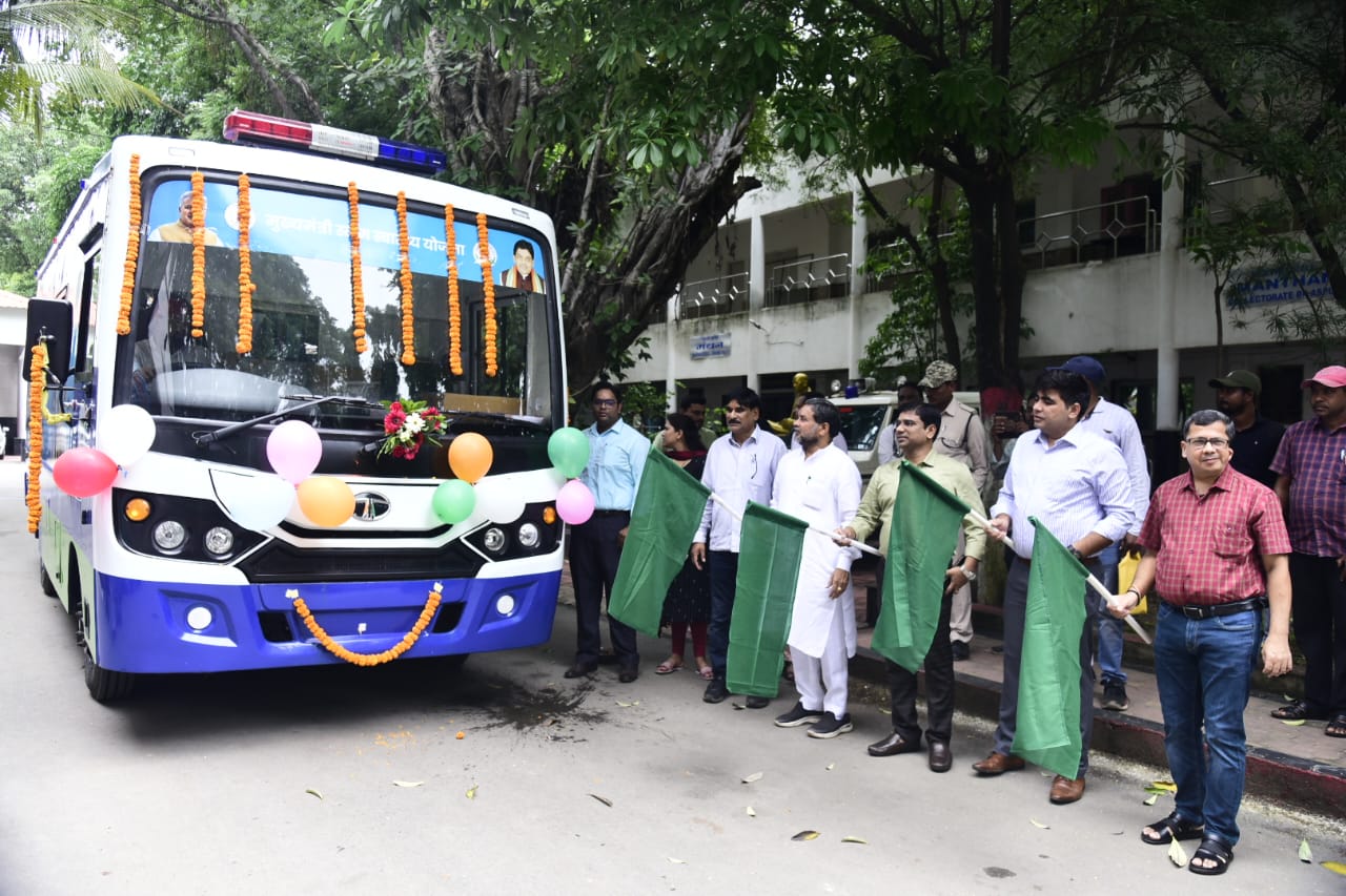 स्लम एरिया के लोगों के इलाज के लिए शहर को 5 वीं मोबाईल मेडिकल यूनिट वाहन की सौगात स्लम एरिया के लोगों के इलाज के लिए शहर को 5 वीं मोबाईल मेडिकल यूनिट वाहन की सौगात