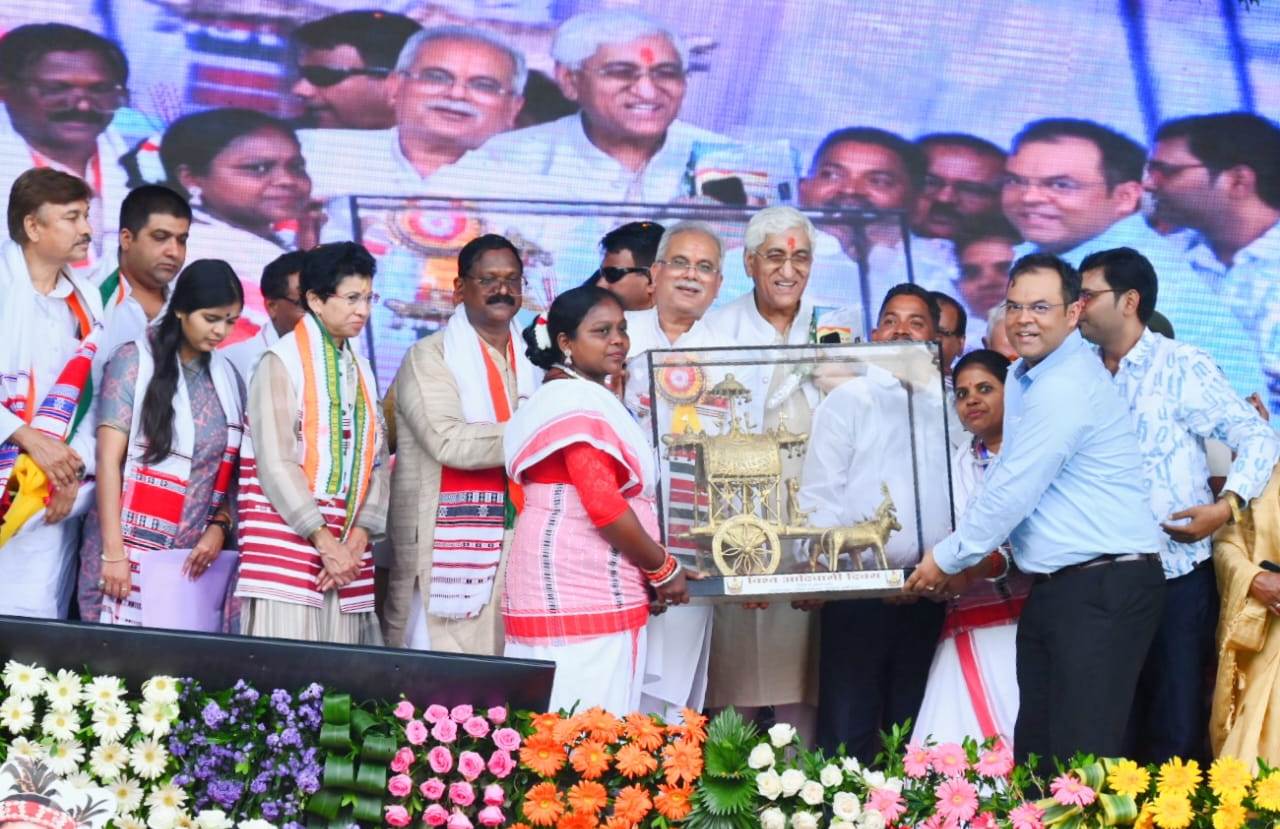 मुख्यमंत्री ने बस्तर और सरगुजा में आदिवासियों के उत्थान के लिए की कई महत्वपूर्ण घोषणाएं मुख्यमंत्री ने बस्तर और सरगुजा में आदिवासियों के उत्थान के लिए की कई महत्वपूर्ण घोषणाएं