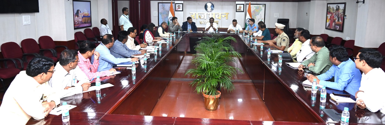 स्वतंत्रता दिवस पर राजभवन में आयोजित स्वागत समारोह की तैयारी हेतु बैठक सम्पन्न स्वतंत्रता दिवस पर राजभवन में आयोजित स्वागत समारोह की तैयारी हेतु बैठक सम्पन्न