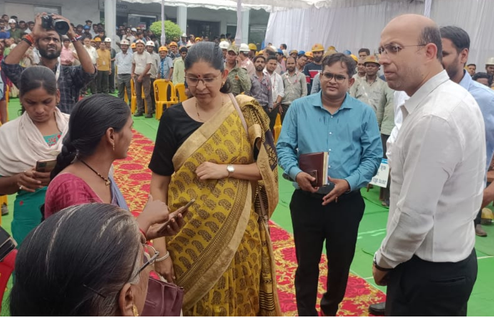 लोकतंत्र को सशक्त बनाने में श्रमिकों की भागीदारी भी जरूरी- मुख्य निर्वाचन पदाधिकारी लोकतंत्र को सशक्त बनाने में श्रमिकों की भागीदारी भी जरूरी- मुख्य निर्वाचन पदाधिकारी