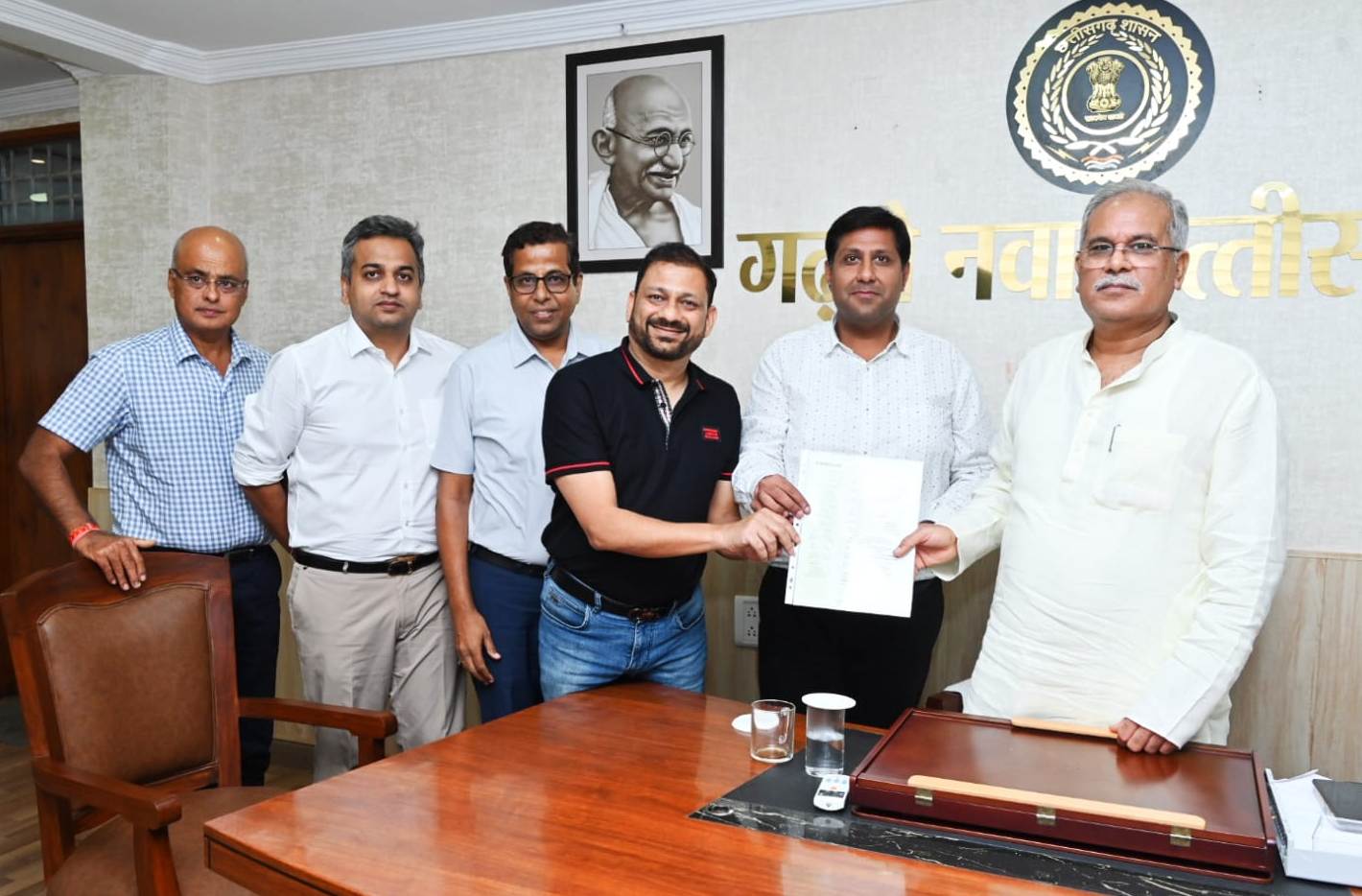 मुख्यमंत्री से क्रेडाई छत्तीसगढ़ के पदाधिकारियों ने की सौजन्य मुलाकात मुख्यमंत्री से क्रेडाई छत्तीसगढ़ के पदाधिकारियों ने की सौजन्य मुलाकात