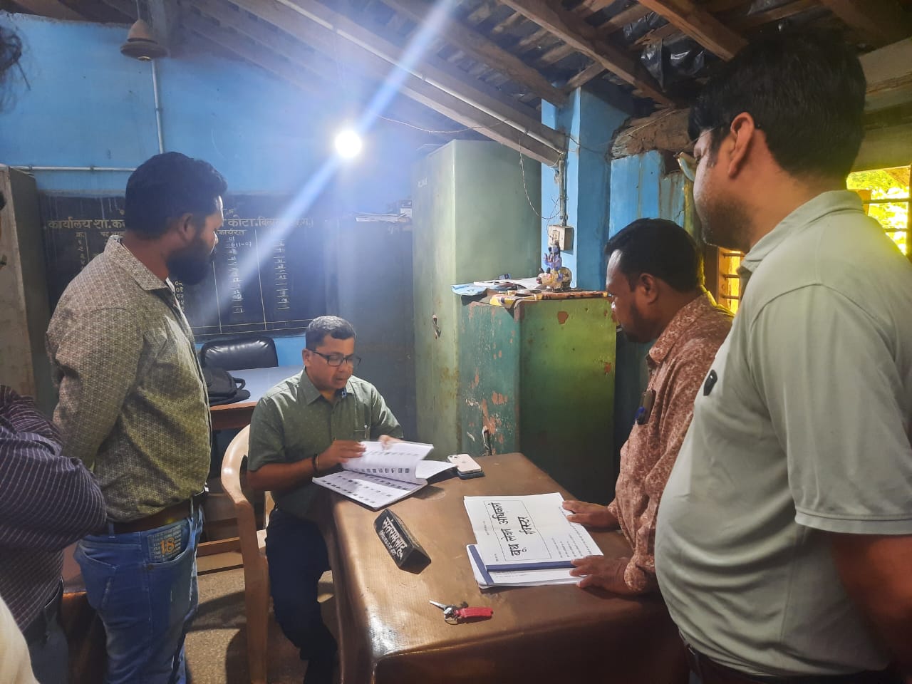 कलेक्टर ने किया कोटा के मतदान केंद्रों का निरीक्षण कलेक्टर ने किया कोटा के मतदान केंद्रों का निरीक्षण