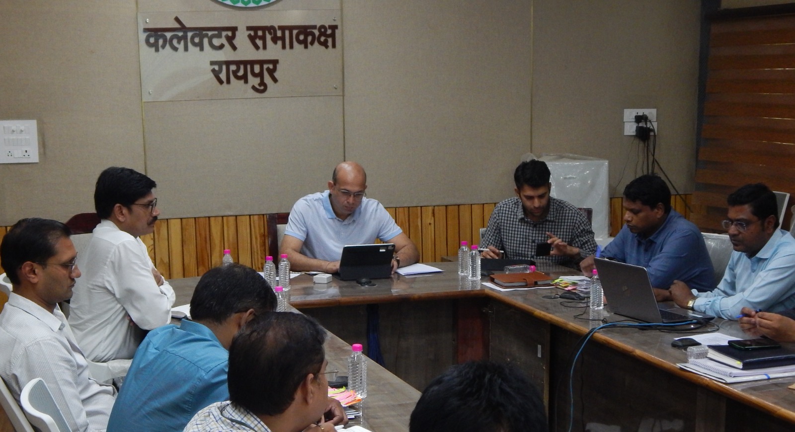 कलेक्टर ने जनचौपाल में आए आवेदनों की समीक्षा कर कार्रवाई के दिए निर्देश कलेक्टर ने जनचौपाल में आए आवेदनों की समीक्षा कर कार्रवाई के दिए निर्देश